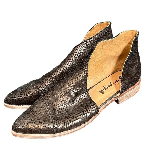 Free People Shoes - Free People Womens Textured Royale Flat Bronze Cap-toe Sz 37 6.5 Casual Stylish